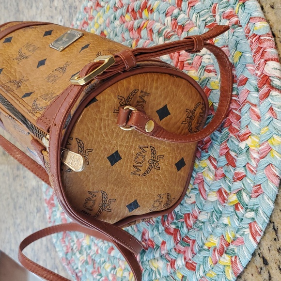 Authentic MCM Visetos Barrel Bag in Cognac in Excellent Vintage Condition - Picture 3 of 15